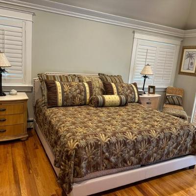 King size bedroom set and bedding