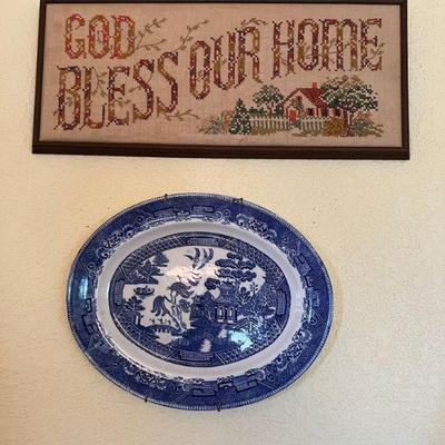 Blue Willow pattern - several dishes and platters to choose from