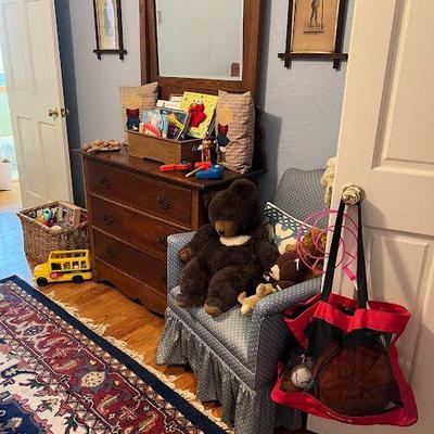 So many cute vintage toys, stuffed animals and books!