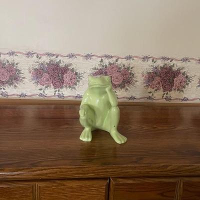 Frog figurine 