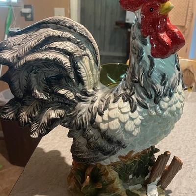 Chicken figurine 