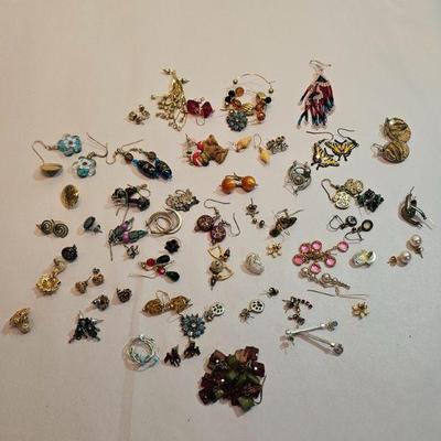 https://www.auctionninja.com/stress-free-estate-services-llc/sales/details/fine-gold-silver-and-costume-native-american-jewelry-coins-pap...