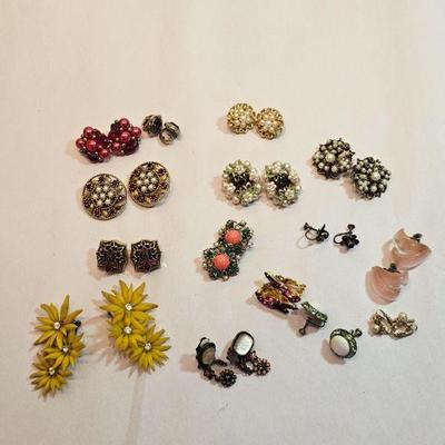 https://www.auctionninja.com/stress-free-estate-services-llc/sales/details/fine-gold-silver-and-costume-native-american-jewelry-coins-pap...