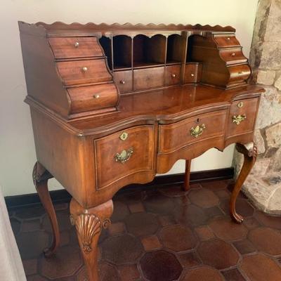 Antique English walnut Carlton House writing desk, excellent condition 