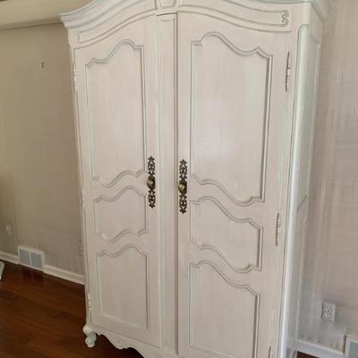 Baker Country French Louis XV armoire