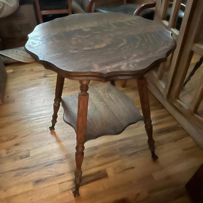 Antique oaks table