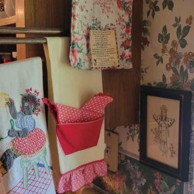Vintage kitchen & towels