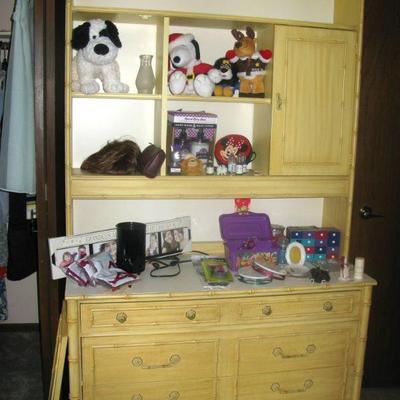 Thomasville dresser  hutch
 BUY IT NOW $ 125.00
 IT NOW $ 125.00