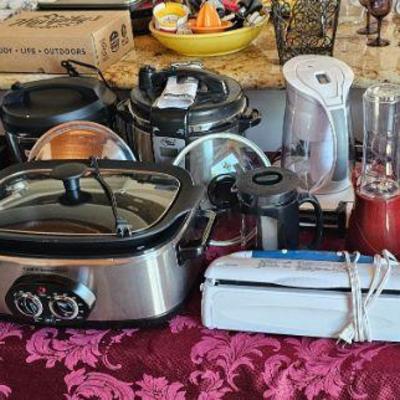 Many small kitchen appliances 