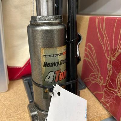 Pittsburgh 4 Ton Bottle Jack