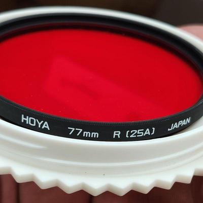Hoya 77mm R (25A) Filter