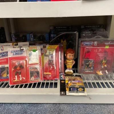 #2172 • 16 NBA Collectibles
