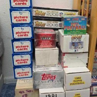 #2962 • Assorted Topps MLB and NFL Trading Cards
