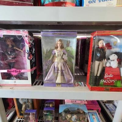 #2244 • (18) Barbie Dolls
