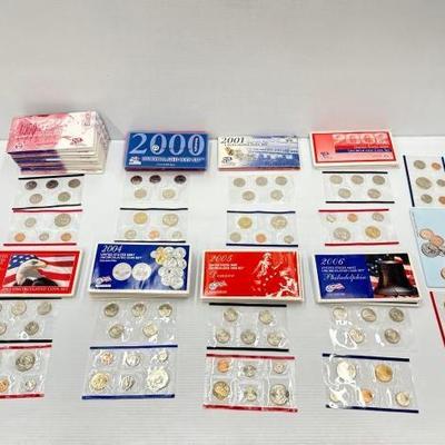 #852 • (48) 1994-2006 U.S. Uncirculated Mint Sets
