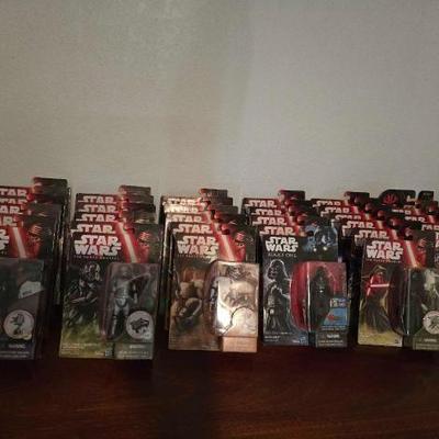 #2520 • 29 Starwars Figurines
