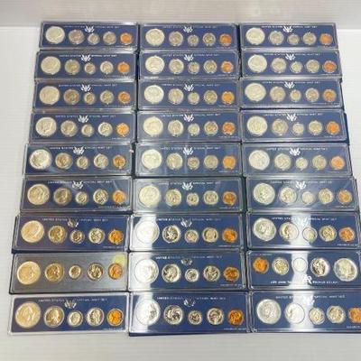 #762 • (27) 1966 United States Special Mint Sets
