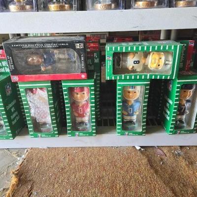 #5522 • (32) NFL Bobble-Heads
