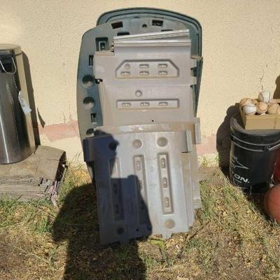 #6020 • Rubbermaid Plastic Deck Box

