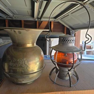 #5588 • Union Pacific Spittoon and Lantern

