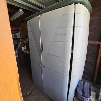 #5094 • Plastic Rubbermaid Cabinet
