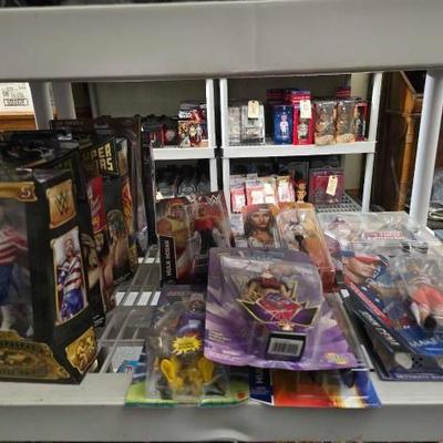 #2290 • 18 WWE Action Figures
