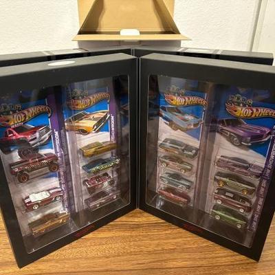 #2818 • 2013 Hot Wheels Treasure Hunt Complete Set with Display Cases
