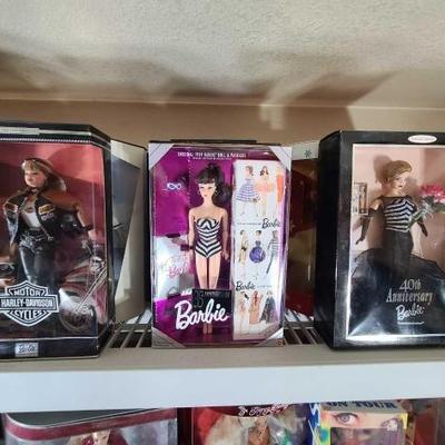 #2240 • (18) Barbie Dolls
