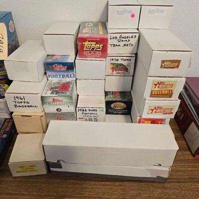 #2970 • Assorted Topps Trading Cards
