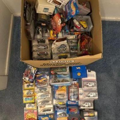 #2814 • Hot Wheels, Matchbox, Green Light, Fleer and Other Die Cast Cars
