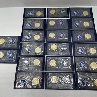 #770 • (20) 1971-1974 Eisenhower Uncirculated 40% Silver Dollars
