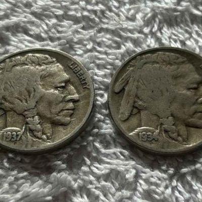 HKC307 ~ A pair of Buffalo Nickels (1934 & 1934 Denver Mint)