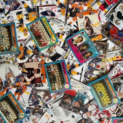 HKC353 ~ 1100+ Hockey Cards Lot
