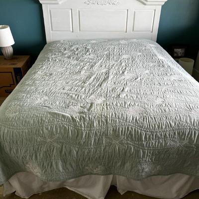 KKF058- White Queen Sized Bed Along With Sheets & Blanket