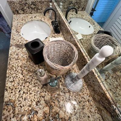 KKF252 Bathroom Mystery Lot