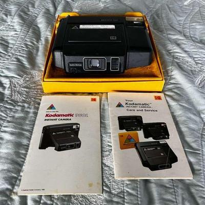 KKF073- Vintage Kodamatic 980L Instant Camera in Original Box