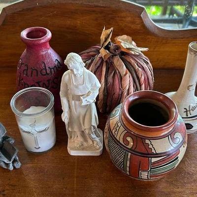 KKF175- Variety Of Trinkets 