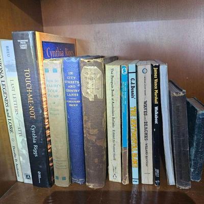 KKF154-Assortment Of Books ( 4 Appear Vintage)