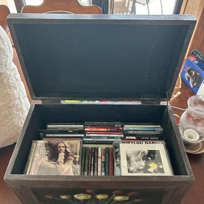 KKF033- Chest With Cds