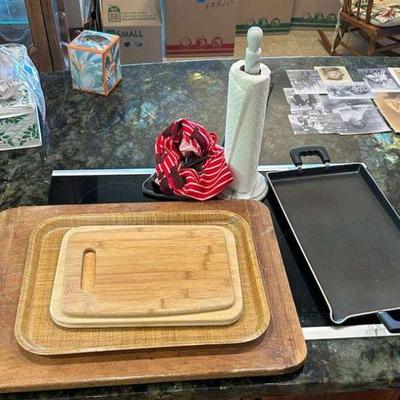 KKF241- Cutting Boards And Paper Towel Roll