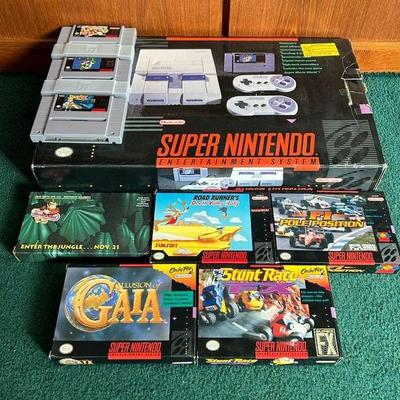 WWW209 Super Nintendo Entertainment System SNES Box & Games 