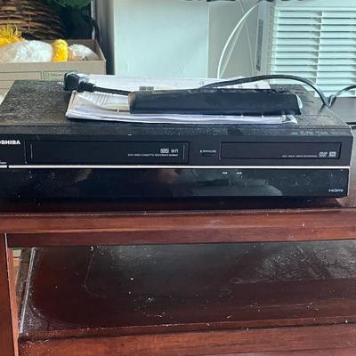 KKF090 Toshiba VHS and DVD player