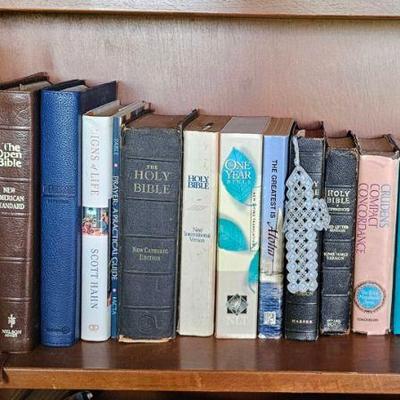 KKF076-Beautiful Collection Of Vintage Bibles