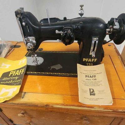 KKF061 - Vintage PFAFF Class 130 Sewing Machine 