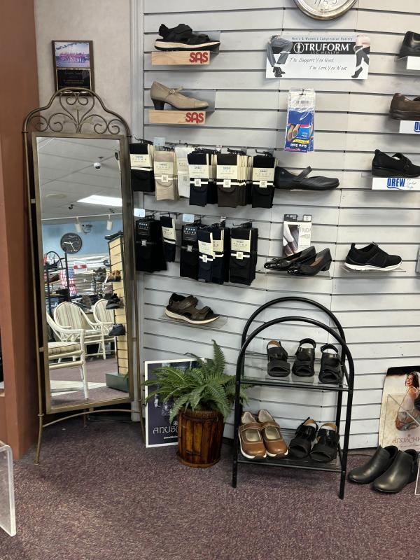 90 OFF TUESDAY JENSENS COMFORT SHOES BELOVED NASHVILLE SHOE STORE CLOSING EstateSales