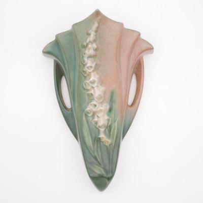 American Roseville Pottery Foxglove Green and Dusty Rose Wall Pocket
