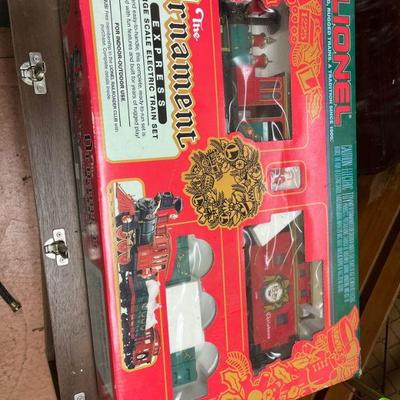 lionel christmas train set in box