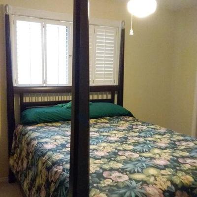 Queen Canopy Bed 