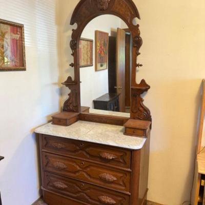 Vintage Victorian Style 3-Drawer Dresser w/ Marble Top - See Notes	