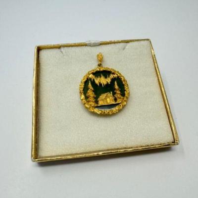 High-ticket: 10k Gold, 14.59g Jade Alaskan Gold Nugget Cabin Pendant	